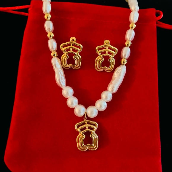 Elegant Gold and White Pearl Jewelry Set With Bear Charm - Picture 1 of 4